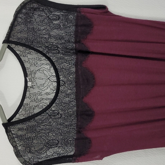 Lace burgundy sleevless tunic top - Picture 2 of 7